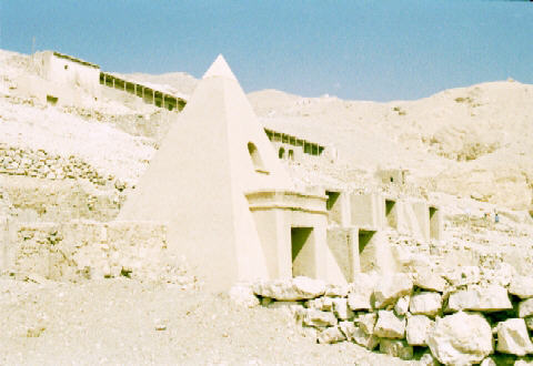 Handwerkergraeber am Westufer des Nils bei Luxor