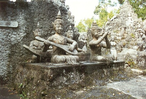 Magic Garden ( liegt mitten im Militr-Gebiet )