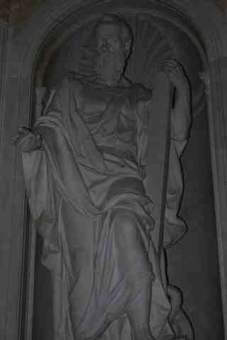 Eine der vielen Staturen im Dom